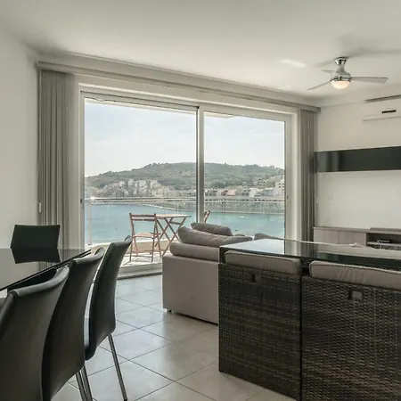 아파트 Harbour View - Seaside Modern 2 Bedroom With Fantastic Sea Views 세인트폴스베이