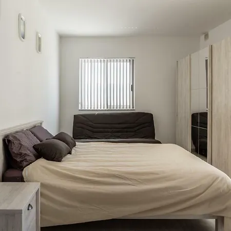 Harbour View - Seaside Modern 2 Bedroom With Fantastic Sea Views